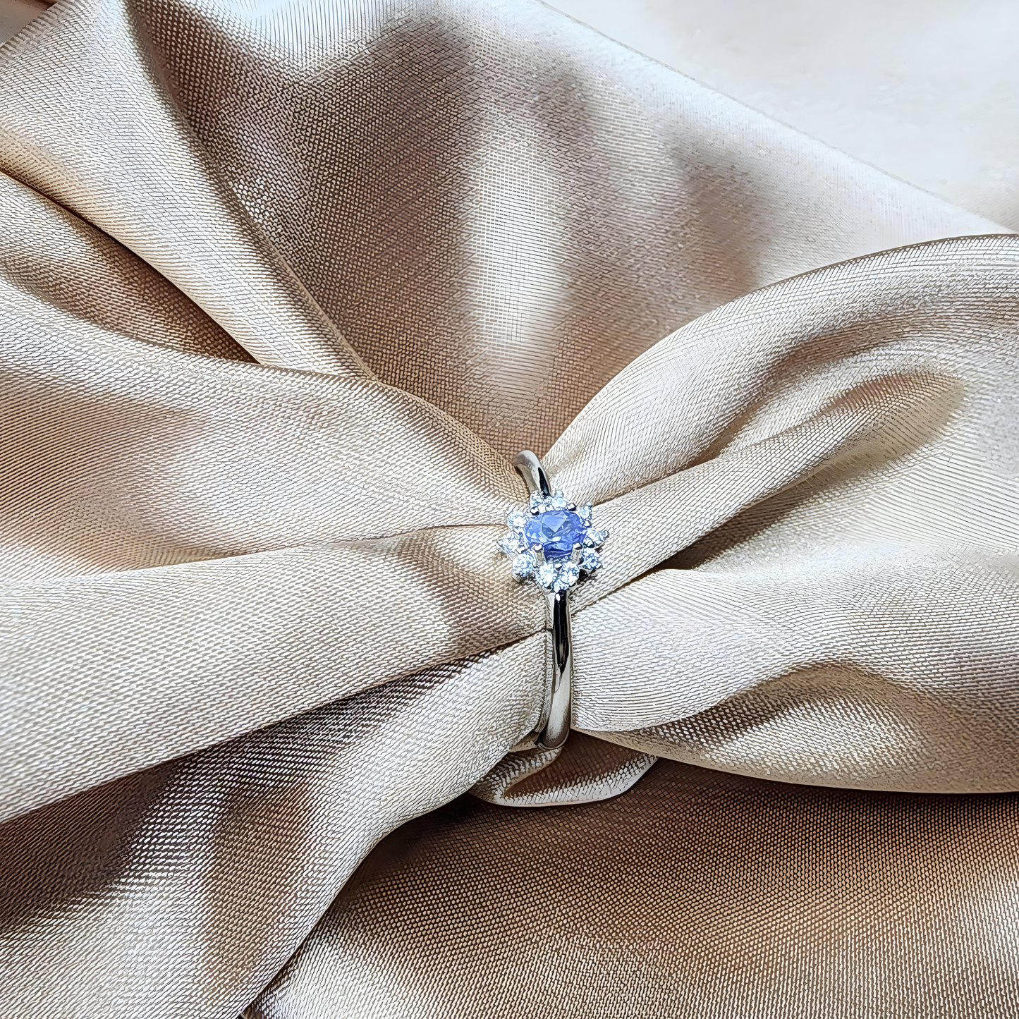 Natural Tanzanite Adjustable Ring | Silver-Plated Floral Solitaire Minimalist Open Ring | Cincin Tanzanite Semula Jadi Bersadur Perak | Rekaan Bunga Minimalis Boleh Laras