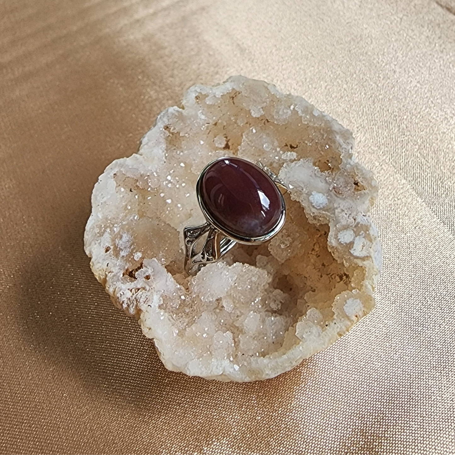 Natural Red Gemstone Adjustable Ring | Silver-Plated Vintage Crystal Jewelry | Cincin Batu Merah Semula Jadi Boleh Laras | Barang Kemas Elegan
