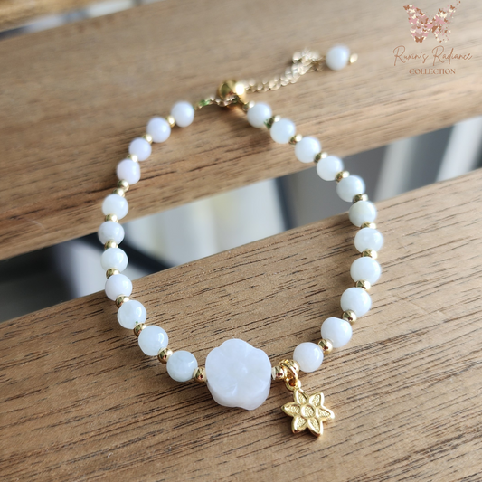 Ruxin’s Rosie White Jade/Gold Tone Beaded Bracelet 瑞馨光彩 - 白玉玫瑰/金珠手链 Ruxin Rosie – Gelang Manik Jade Putih/Warna Emas