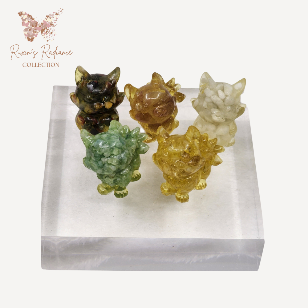 Ruxin's Radiance: Mini Crystal 9-Tailed Fox – Resin 九尾狐：碎石胶宠 Musang 9 Ekor Kristal Pelbagai Warna – Resin